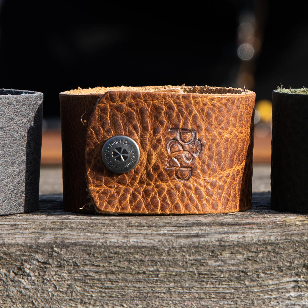 764 Leather Cuff 03 Cognac